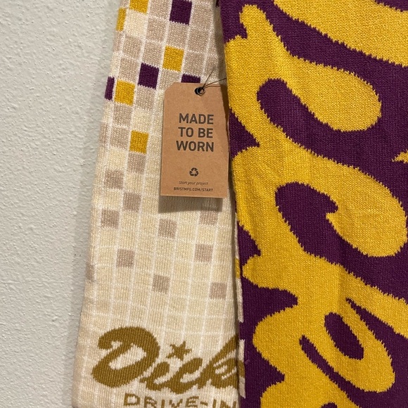 Dick’s Drive In NWT novelty scarf - Picture 2 of 3